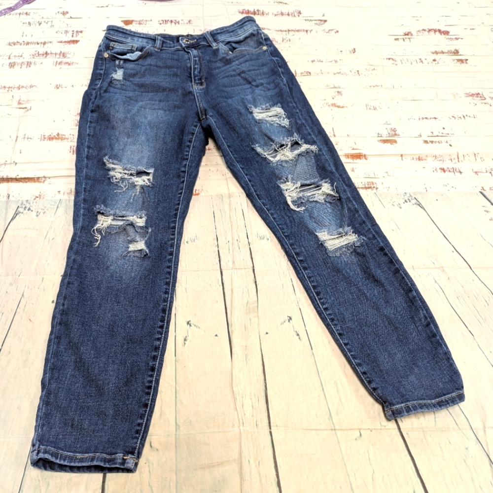 Judy Blue Boyfriend Fit Distressed Jeans